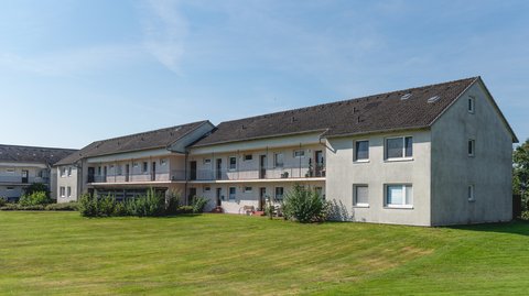 Helle Wohnung mit Blick ins Grüne und Balkon
