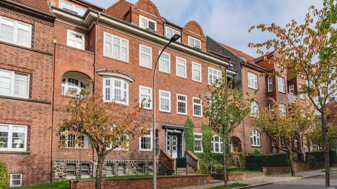Stilvolle Altbauwohnung mit Loggia und Dielenboden
