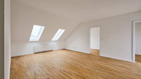 Erstbezug nach Dachgeschossausbau – moderne, helle Wohnung mit Charme
